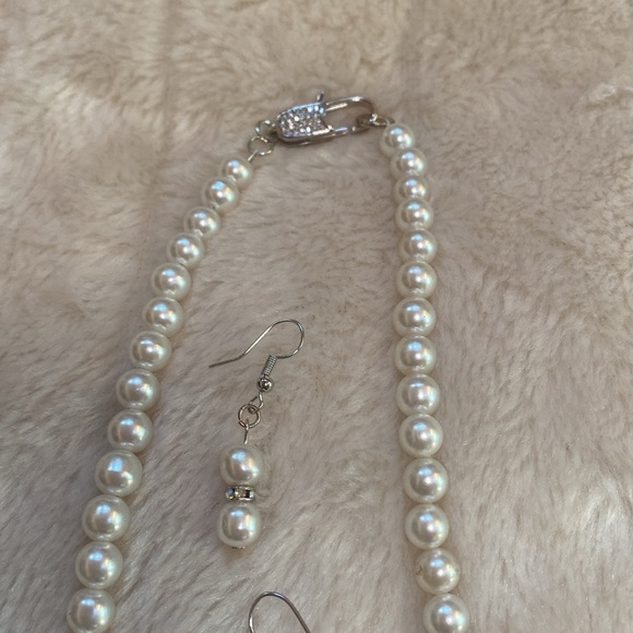 Pamela Reece Originals-Vintage pendant on “pearl&diamond” necklace & earring set - Picture 4 of 4